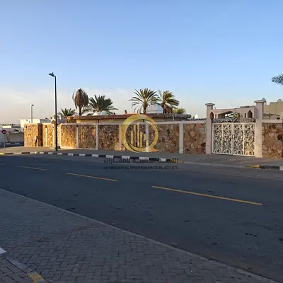للبيع بيت شعبي – الرفاع | الشارقة 📍 زاوية – موقع مميز