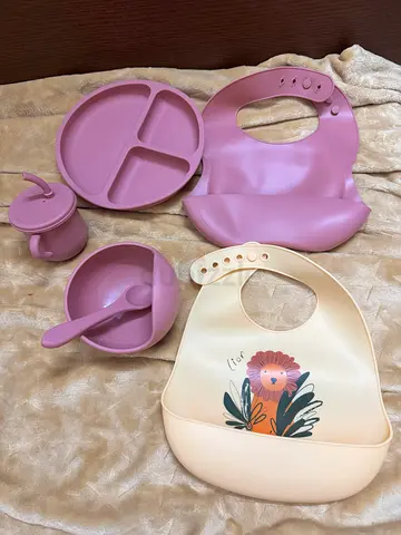 Silicone baby feeding set – 2 bibs, suction plate, bowl, spoon  cup (good condition)