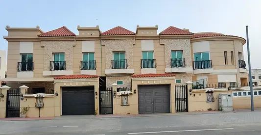 Private entrance - covered parking - huge backyard space