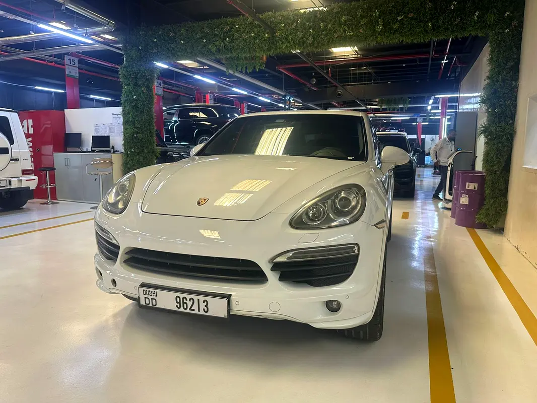 Porsche Cayenne 2013 — photo 1 of 11
