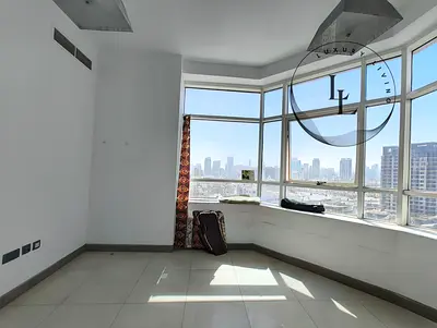 Spacious and nice 2 BHK, wardrobes, 2 bath, gym and pool free, shops and public transport