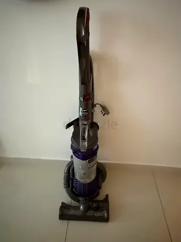 Upright bagless vacuum cleaner - great working condition. Dyson animal