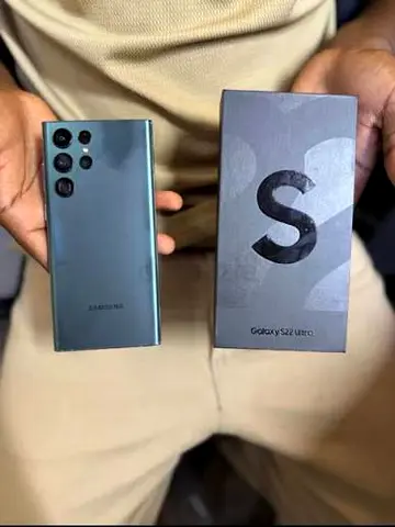 Samsung Galaxy S22 Ultra with original box