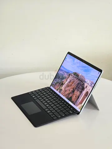 Microsoft Surface Pro 9 , Core i7 , 32GB RAM , 1TB SSD- Touchscreen