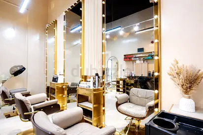 Running Ladies Salon for Sale