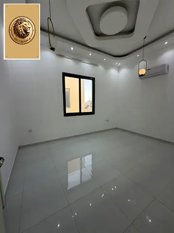 فرصة مميزة للسكن في منطقة الياسمين، فيلا بتصميم عملي ومساحات واسعة توفر الراحة والخصوصية، تقع على شارع أسفلت بموقع يسهل الوصول منه إلى مختلف الخدمات و