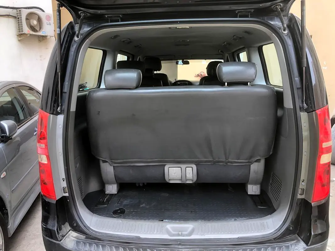 Hyundai H1 2013 — photo 1 of 5