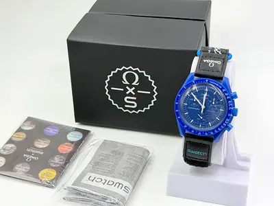 Brand New Swatch Mens Sport Watch in Blue with Fabric Band