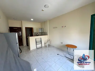 استديو للايجار السنوى فى البوطينه - مطبخ واسع ومنفصل ومنظم- مساحة واسعه جدا - موقع مميز جدا - باركن فرى- تجديد بدون اى رسوم - صيانه مجانيه على المالك