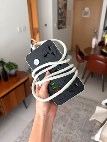 Universal power strip with USB ports - good condition