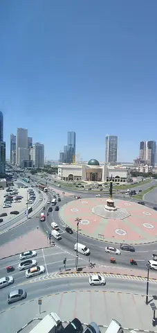 🏡 شقة للإيجار | 3 غرف + صالة | إطلالة أمامية على شارع التعاون | بلكونتين | موقع مميز – الخان