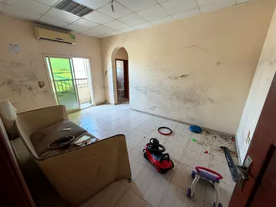 شقة غرفة وصالة للإيجار السنوي في الراشدية 2 عجمان مع بلكونتين وتكييف اسبليت