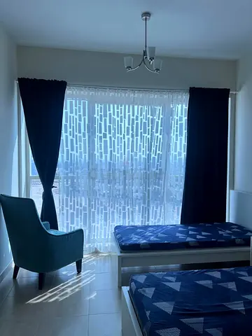 SPACIOUS MASTER ROOM  NEAR TO METRO IN A VERY CLEAN  COSY FLAT WITH COMMON LIVING ROOM .