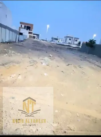 أرض للبيع – منطقة التلال  أرض متاحة للبيع في منطقة التلال، بتملك حر لجميع الجنسيات. تصريح الأرض: سكني فلل. مساحة الأرض: 5,853 قدم مربع.  مناسبة لبناء