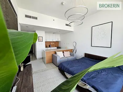 Minimalist Space | Bright & Airy | Prime Location