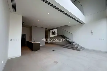 Great Location|Close to Mall |Open View|Middle G+2