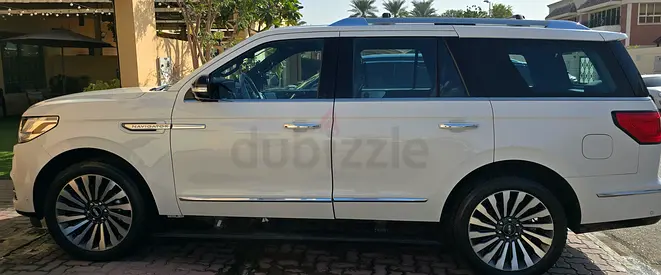 Lincoln Navigator driven by Single Owner for Sale