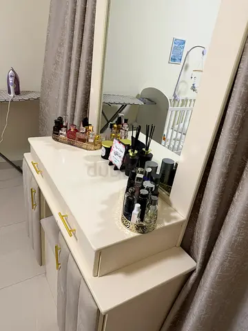 Elegant Vanity Dresser with Mirror