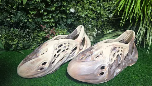Beige Marble Foam Clogs - Lightly Used