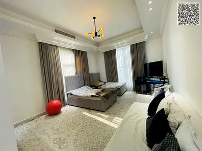 فيلا فاخرة خمس غرف نوم ومجلس وصالة وغرفة خادمة مفروشة بالكامل شامل الكهرباء والمياه والتكييف موقع راقي وتصميم مميز