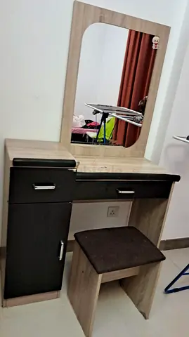 Dressing table/vanity with mirror and stool - light use