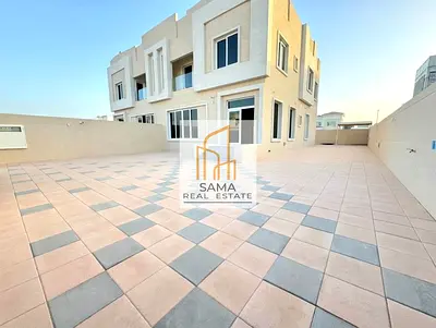 فيلا واسعة مكونة من 3 غرف نوم للإيجار في الهوشي، الشارقة | 4 حمامات | 6 شيكات | تأمين 5,000 درهم