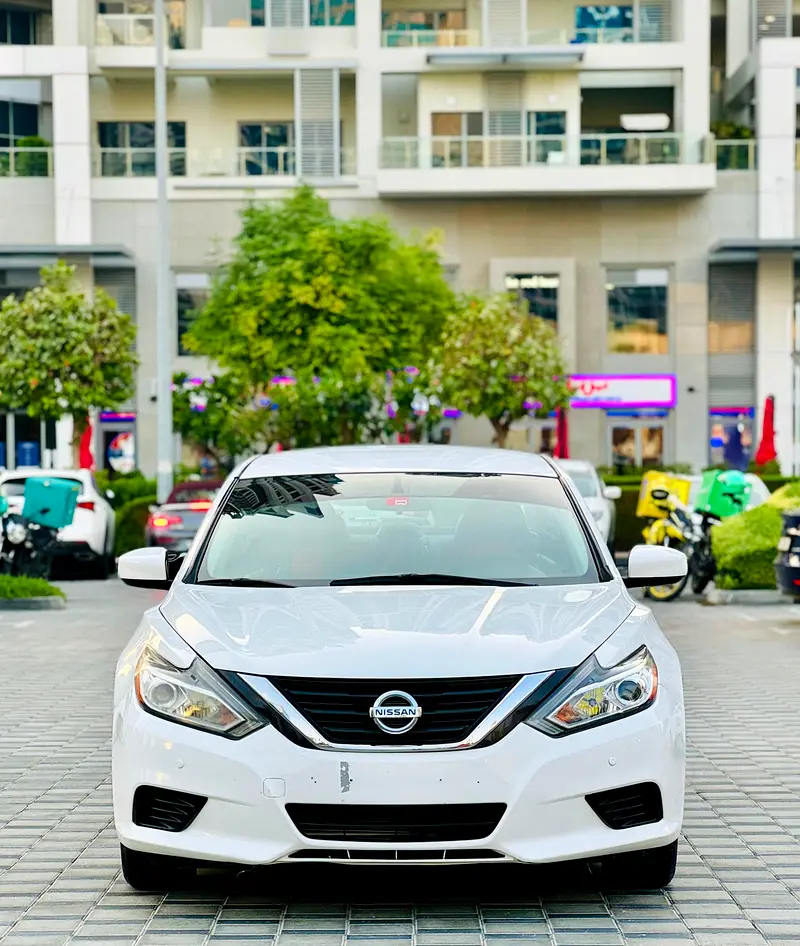 Nissan Altima 2017 — photo 1 of 18