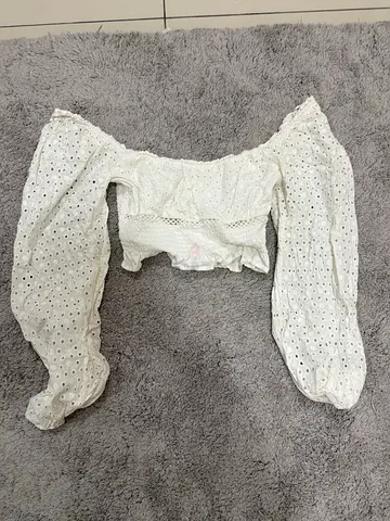 Off shoulder crop top S
