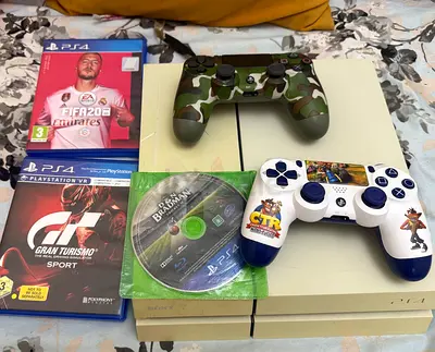 PS4 Slim (white) with 2 controllers  7games - working