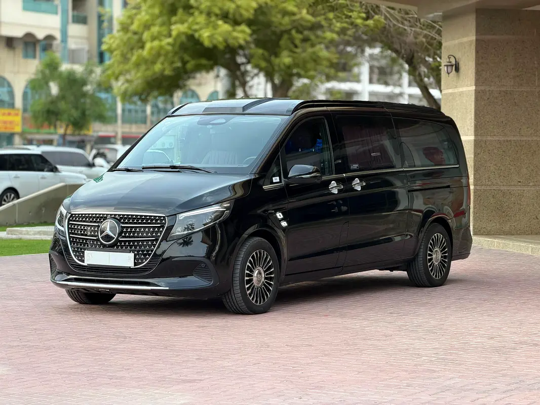 Mercedes-Benz V-Class 2025 — photo 1 of 17