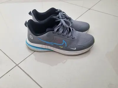 Grey running sneakers - lightly used