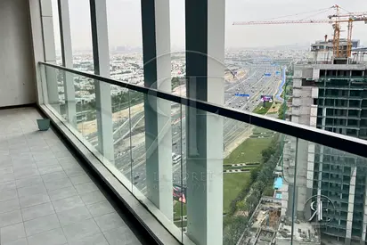 Spacious 2BR in Bayz Tower | Business Bay
