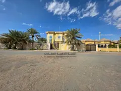 For sale: a distinctive villa in Al-Qaraeen 4 area, quiet location and close to the mosque and park,