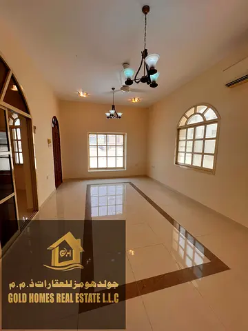 فيلا زاوية واسعة | 5 غرف نوم + غرفة خادمة | الروضة 3 | 4 المدفوعات