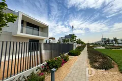 Single Row | Biggest Corner Plot | Park access