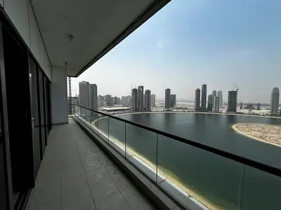 اجمل3BHK | اطلاله بحريه | تكيف مجانى | باركن | جيم و مسبح | غرفه خادمه | خزائن بالحائط | بلكونه | على مخرج دبى
