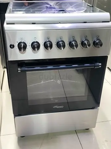 Stainless steel freestanding gas cooker with oven