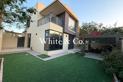 Landscaped | Corner Unit | Close To Pool