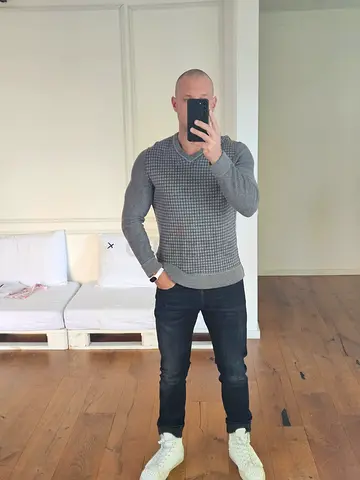 Original Hugo Boss pullover with wool, size M.