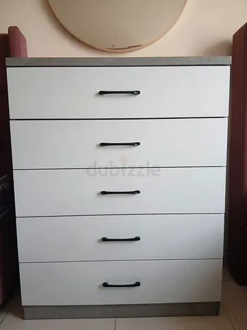 White 5-Drawer Dresser - Good Condition with mirror