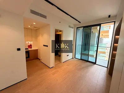 Middle Floor | Ready To Move | Brand New