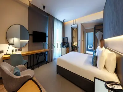Fully Furnished 1BR Luxury Vacant Brand New
