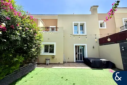 Vacant | 3M | Opposite Park | Single Row