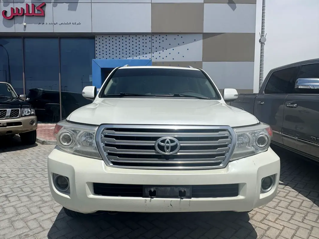 Toyota Land Cruiser 2013 — photo 1 of 6