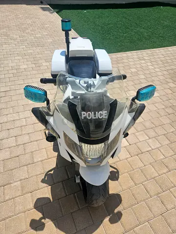 BMW Ride on Police motorcycle (12V) - White