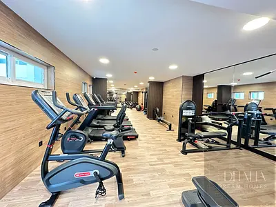 SPACIOUS 2 BEDROOM WITH STORE or MAIDS ROOM / PRIME LOCATION / NEAR METRO / FAMILY BUILDING