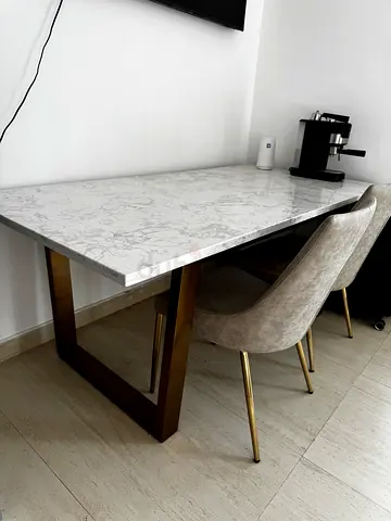 Marble Dining table set with 6 cairns