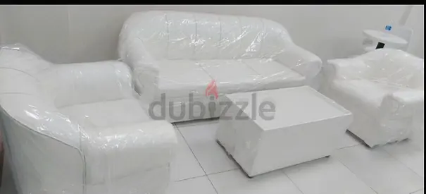 Modern Couch – أناقة عصرية
