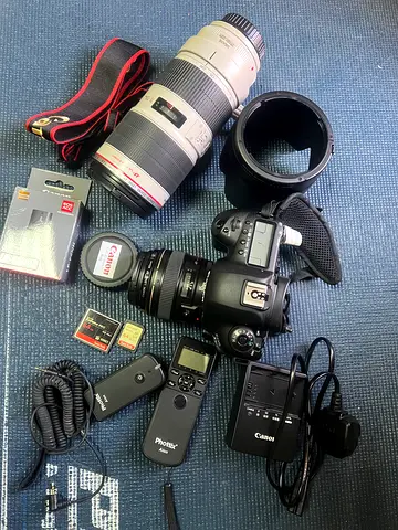 Canon 5D Mark IV Combo Set (Check Photo  Description)