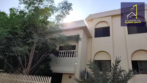 فيلا للإيجار بموقع ساحلي وإطلالة على شاطئ الحيرة